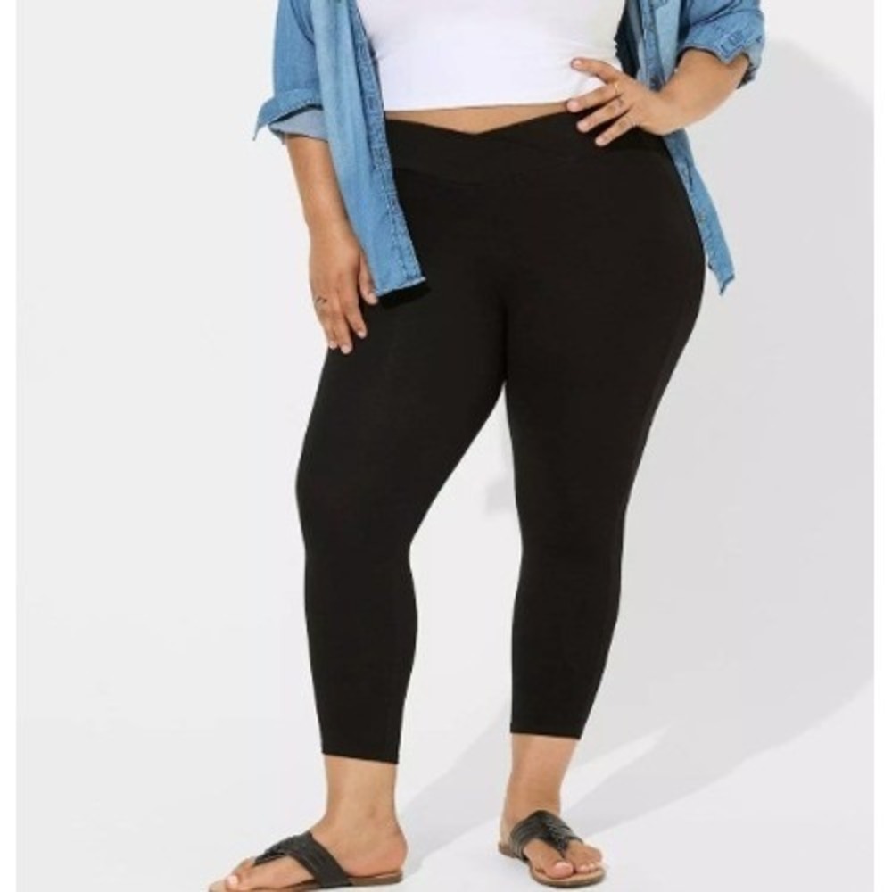 Torrid Premium Black Leggings Crop Crossover‎ Waistband 24 Inseam Size 00 New